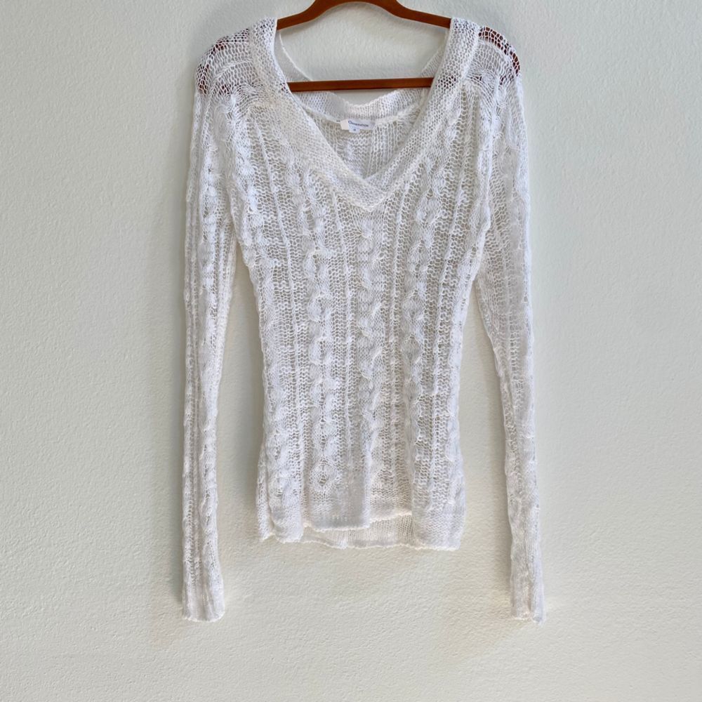 BCBG White Cable Knit V Neck Sweater Long Sleeve in Womens size Medium